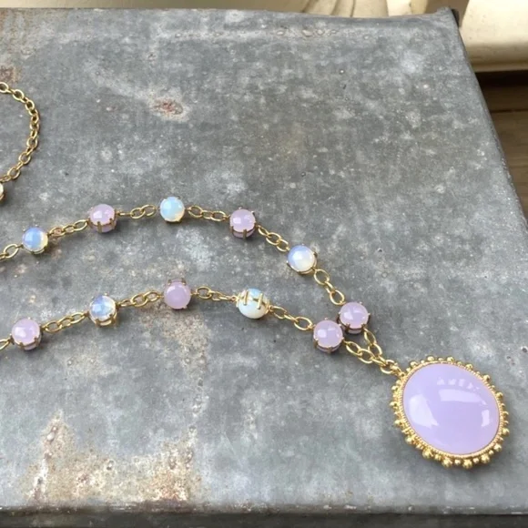 Metropolitan Museum of Art Vintage pink glass Cabochon Necklace - Picture 3 of 5